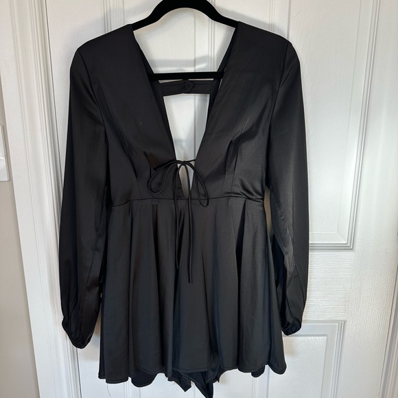 Deep v tie romper - Picture 1 of 3